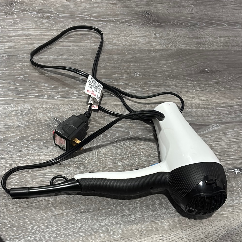 Black and White VR AR Headset with Ergonomic Design